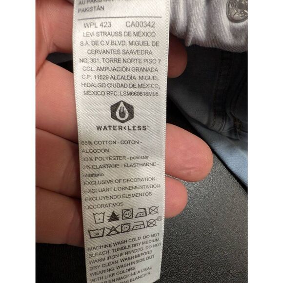 Signature by Levi Strauss & Co. Gold Label Totally Shaping Pull On Bermuda Short - Picture 3 of 6